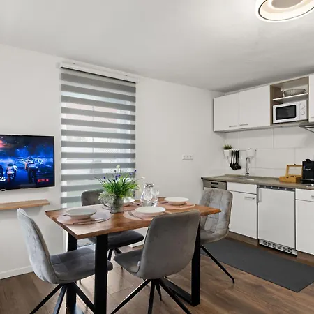 Adn - Netflix - Modern And Smart