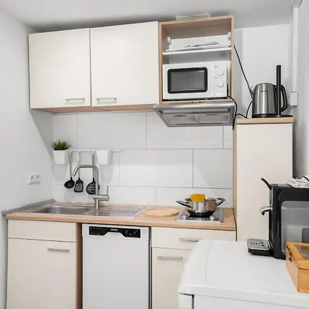 Adn - Netflix - Modern And Smart Apartment